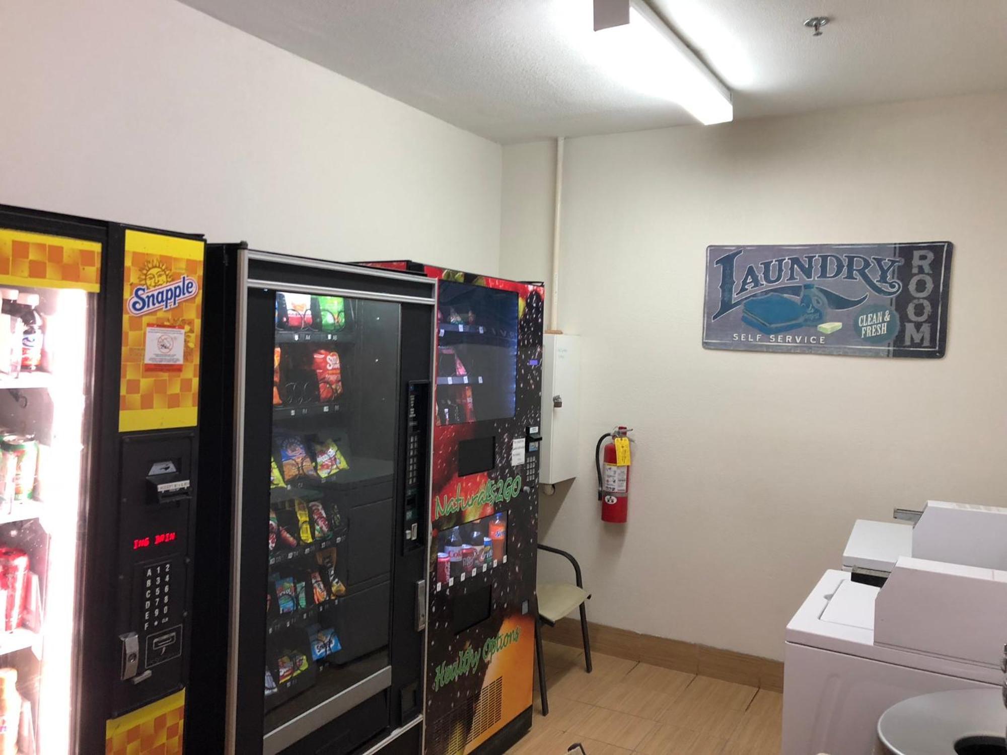 Suburban Studios By Choice Hotels - Award Winning - New 2024 - Walk To Eateries & Grocery - Ultra Sparkling - Garden Rooms - Designer Lighting & Right Off I-95 - Proudly An All American Managed Property Brunswick Luaran gambar