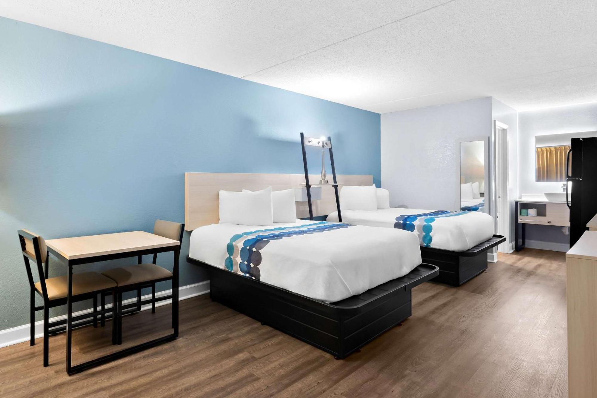 Suburban Studios By Choice Hotels - Award Winning - New 2024 - Walk To Eateries & Grocery - Ultra Sparkling - Garden Rooms - Designer Lighting & Right Off I-95 - Proudly An All American Managed Property Brunswick Luaran gambar