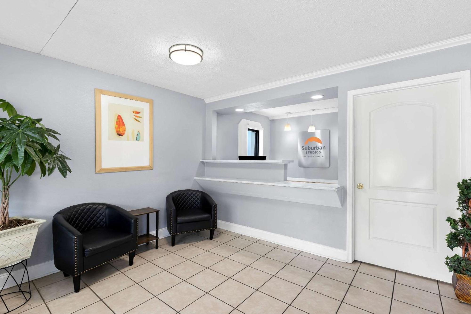Suburban Studios By Choice Hotels - Award Winning - New 2024 - Walk To Eateries & Grocery - Ultra Sparkling - Garden Rooms - Designer Lighting & Right Off I-95 - Proudly An All American Managed Property Brunswick Luaran gambar